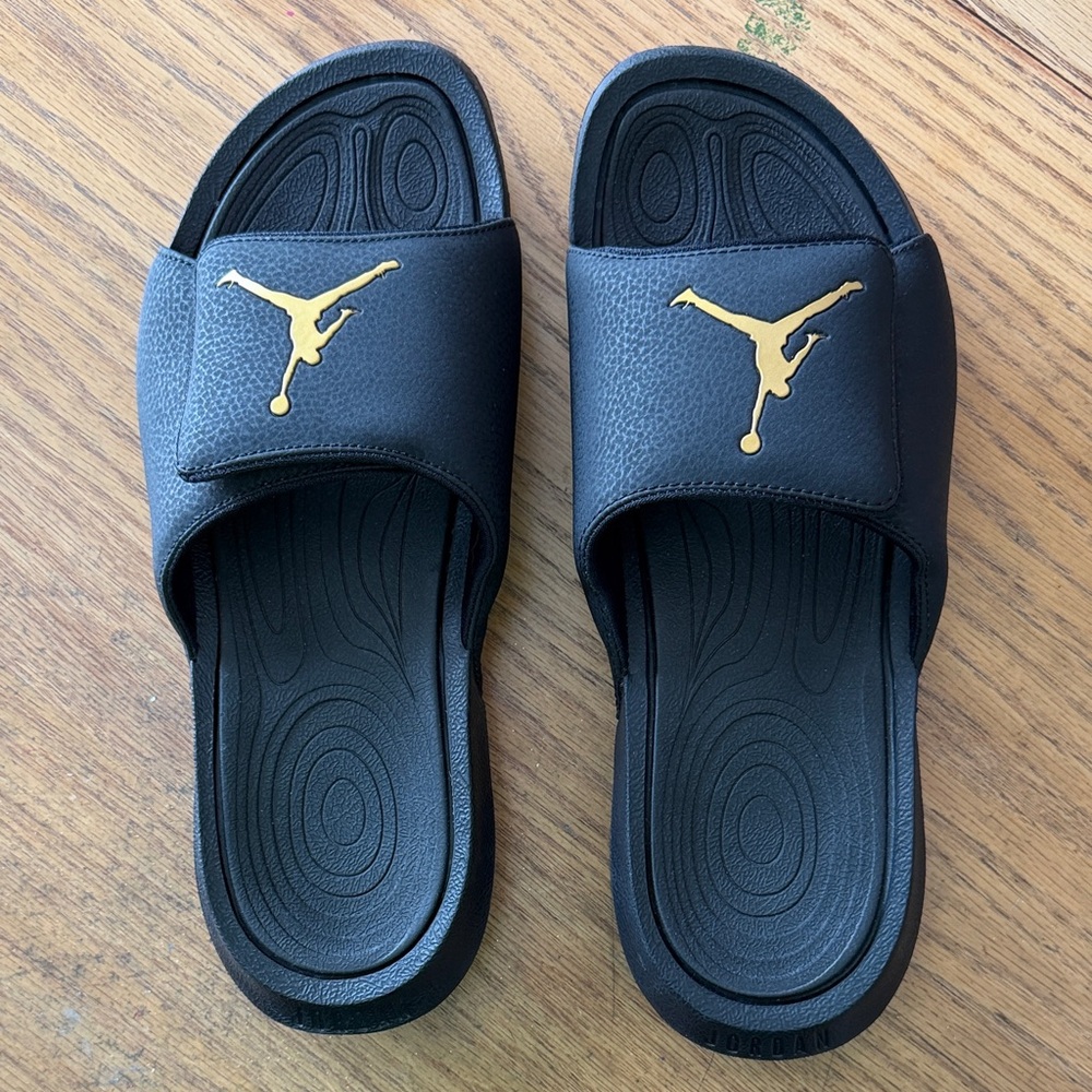 Jordan Men's Black and Gold Slides